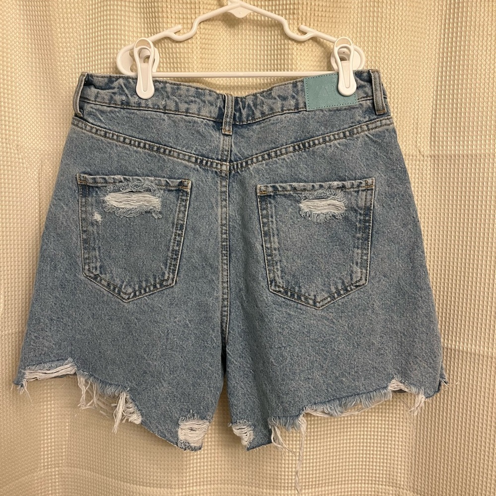 Zara high waisted denim shorts - size 6 - barely worn - Picture 3 of 3